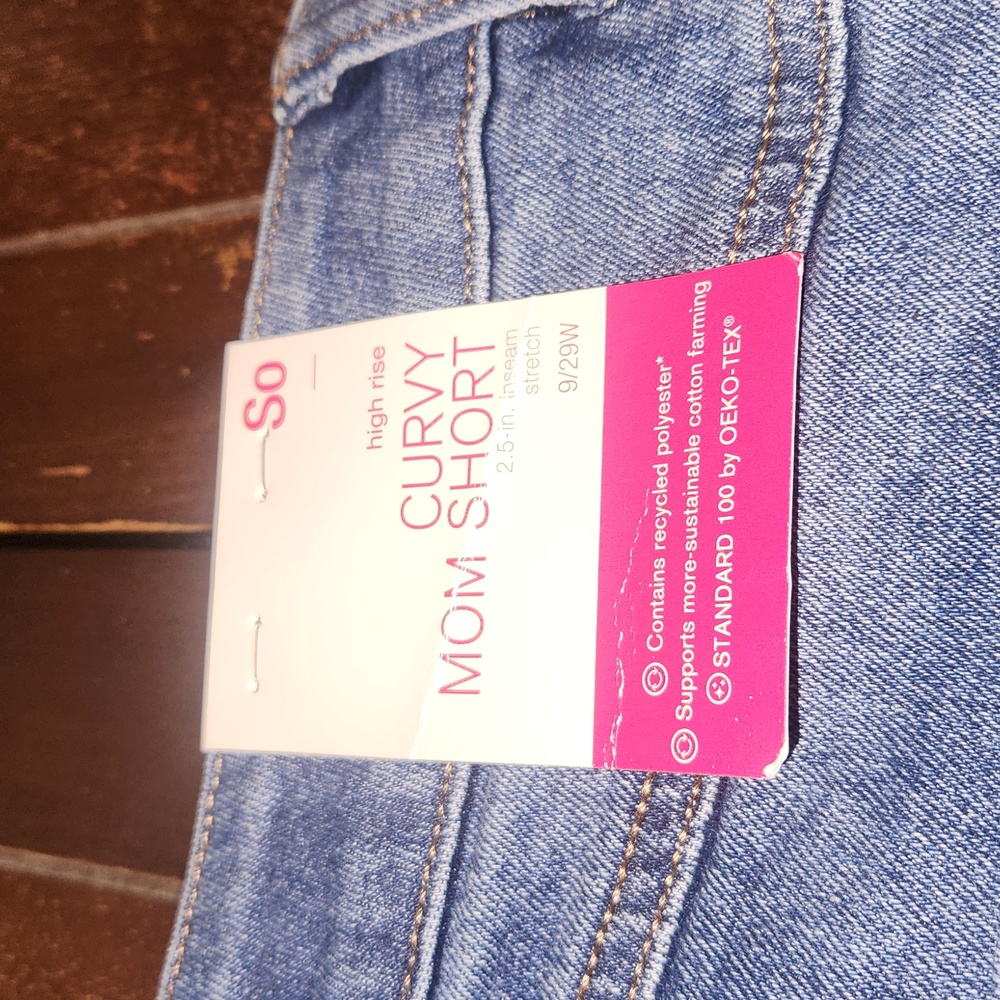 High Rise Curvy Mom Short - Picture 4 of 4